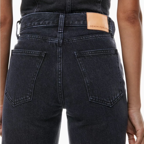 Aritzia Denim Forum The Farrah Hi Rise Wide Leg Jean in Black Eyeliner
Size 24 - Picture 4 of 13